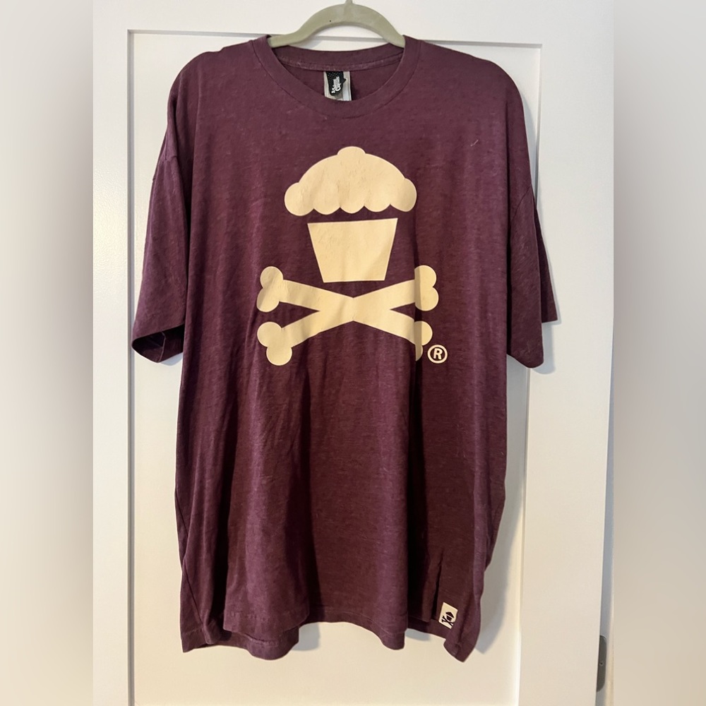 Johnny Cupcakes purple cupcake tshirt 2xl